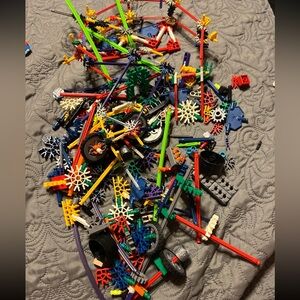 K’nex building pieces